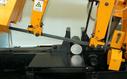 南康数控带锯床自动送料精度会出现偏差吗？